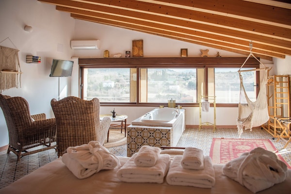 Quarto casal lua de mel, vista para o jardim | Roupas de cama premium, edredons de pluma