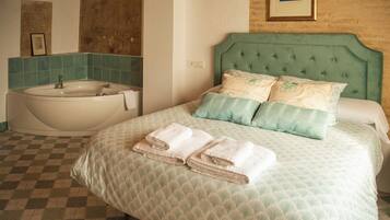 Kamar Double Keluarga, 1 Tempat Tidur Double, pemandangan kebun | Seprai premium, selimut bulu angsa, dan busa memori