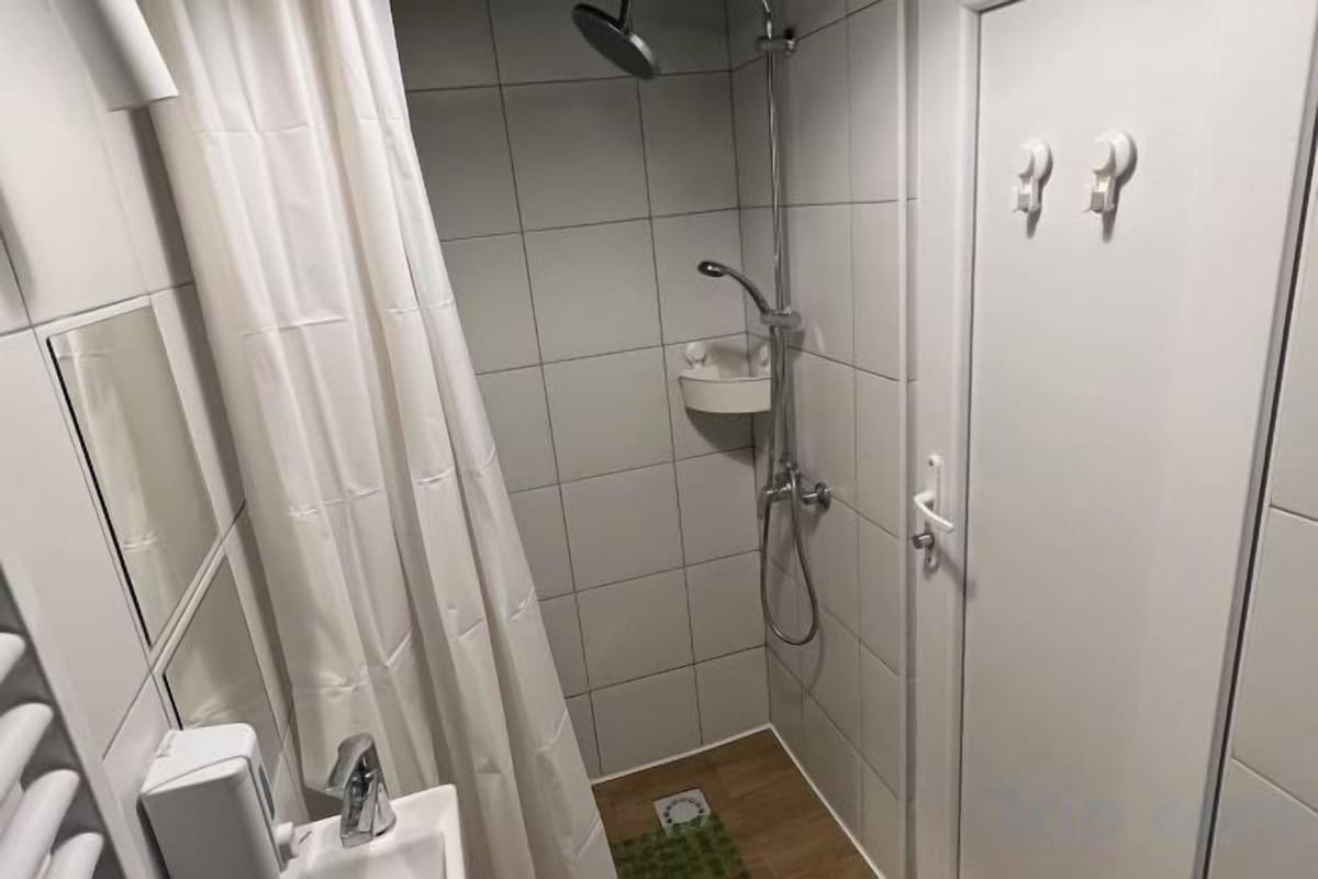 تجهيزات دش، مجففات شعر، مناشف، صابون