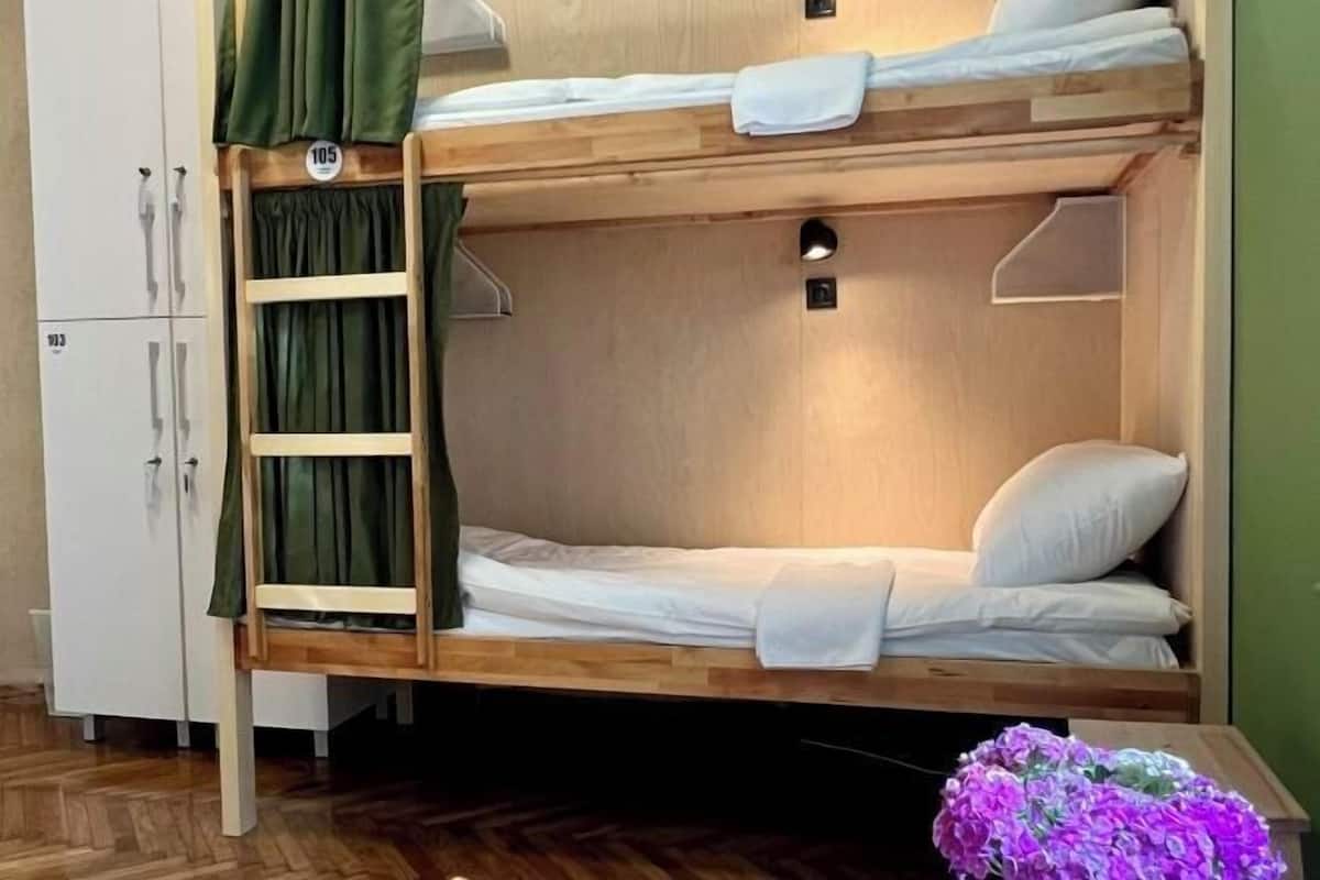 In-room safe, soundproofing, free WiFi, bed sheets