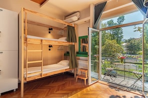 Asrama Umum Klasik, hanya perempuan | Brankas, kedap suara, Wi-Fi gratis, dan seprai linen