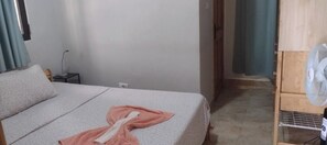 1 bedroom, desk, bed sheets