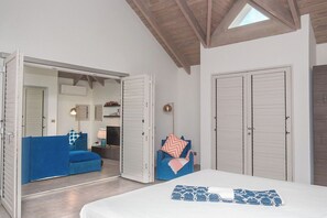 2 bedrooms, travel cot, WiFi, bed sheets