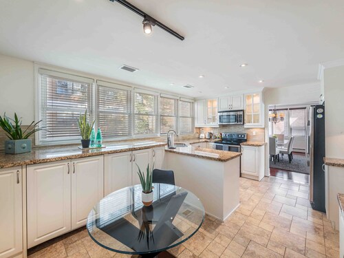 Executive Suite in Forest Hill, Toronto