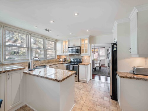 Executive Suite in Forest Hill, Toronto