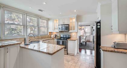 Executive Suite in Forest Hill, Toronto