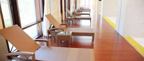 حمام سباحة داخلي