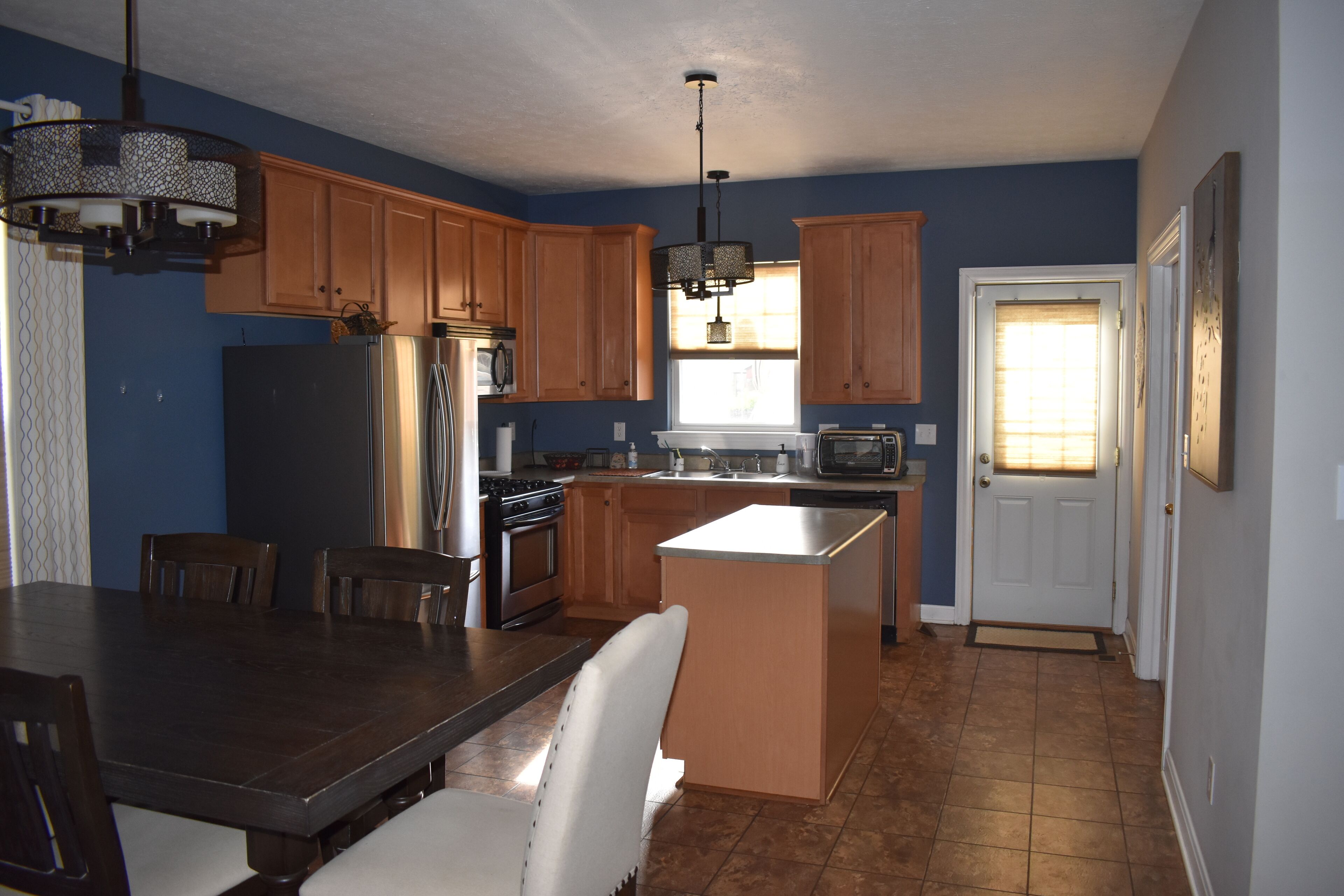 Indy Charm - 4 bedroom 2 bathroom home