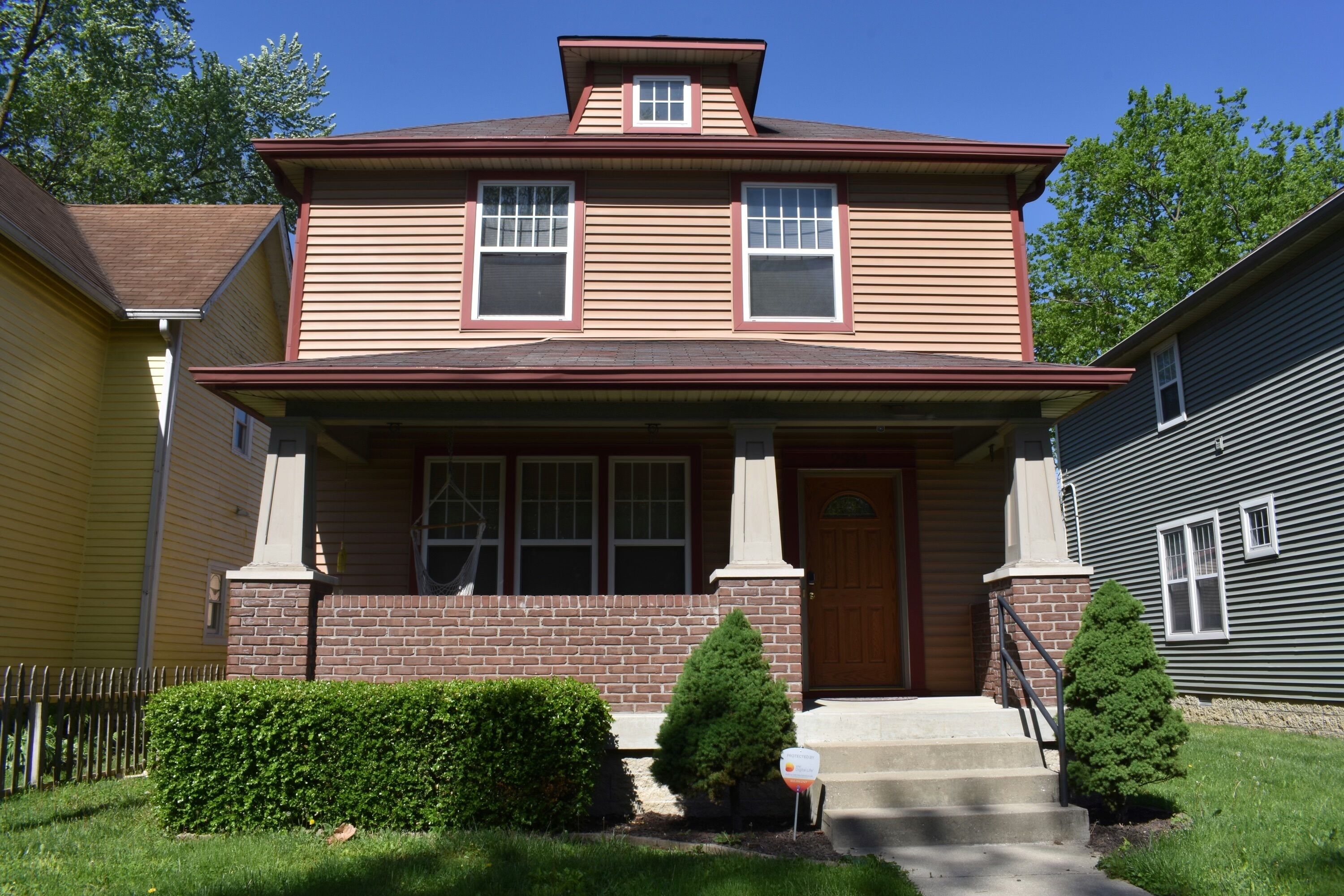 Indy Charm - 4 bedroom 2 bathroom home