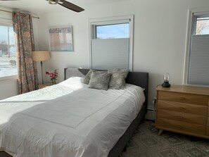3 Schlafzimmer, Schreibtisch, Bügeleisen/Bügelbrett, Reisekinderbett
