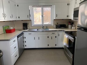 冰箱、微波炉、烤箱、炉灶