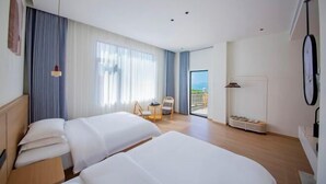 A hotel room with two beds, a balcony, a TV, and a shoe rack. - Lanting Holiday Villa (Putian)