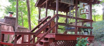 CLIFFSIDE SUITE, JACUZZI, BALCONY, ONLY HOTEL WITH PARKING LOT RIGHT DOWNTOWN.