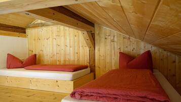 1 bedroom, bed sheets