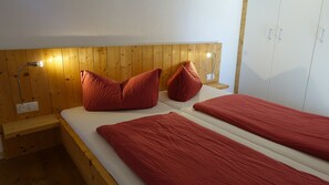 1 bedroom, bed sheets