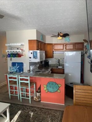 冰箱、微波炉、烤箱、炉灶