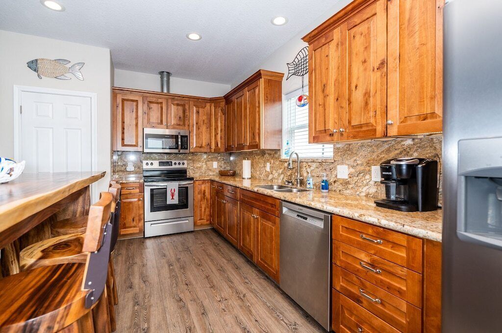 Gorgeous Home on Caney Creek w/ Fishing Pier