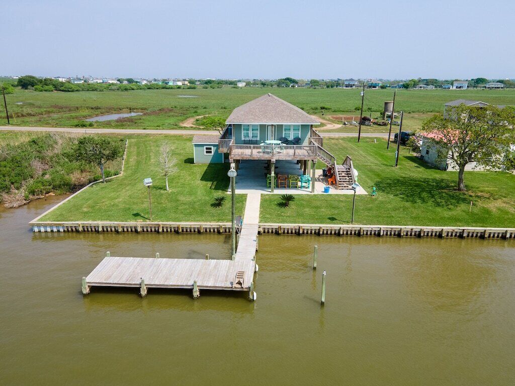 Gorgeous Home on Caney Creek w/ Fishing Pier
