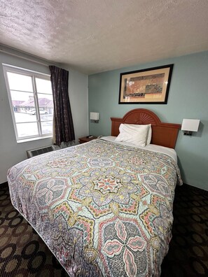 Desk, free WiFi, bed sheets