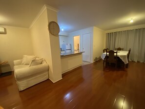 Smart TV - Whole Double Story House- 4QB & 1SB- Carrum Beach- Fully Furnished- Free Parking (Carrum)