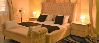 8 bedroom Villa opposite Speke resort