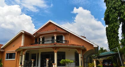8 bedroom Villa opposite Speke resort