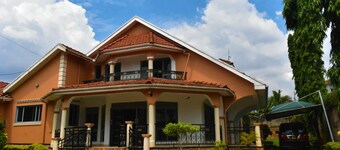 8 bedroom Villa opposite Speke resort