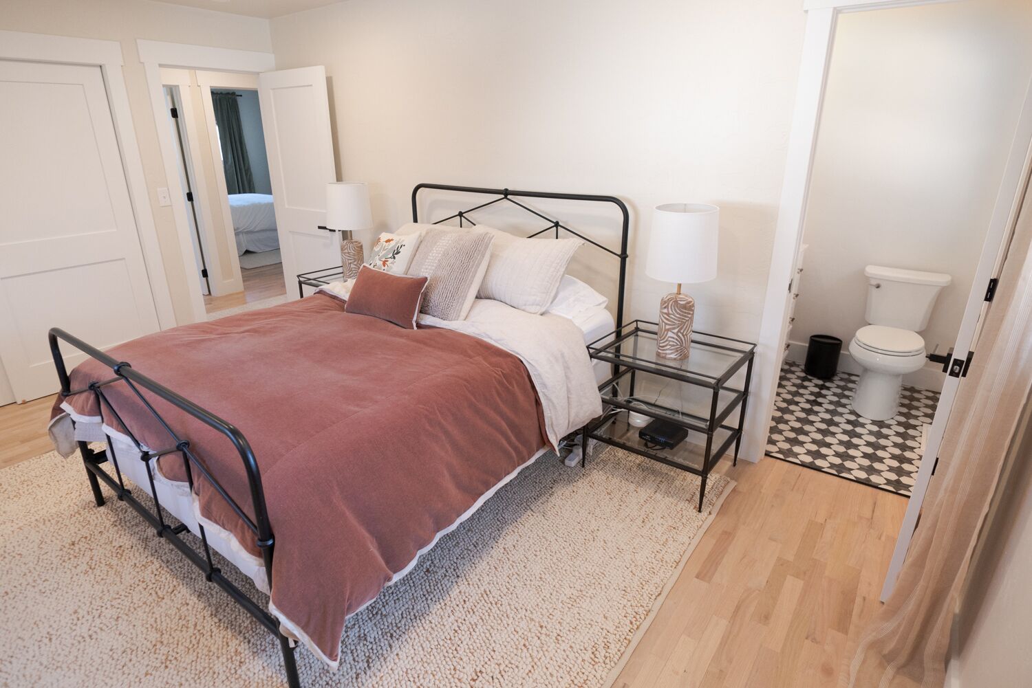 3 多间卧室、熨斗/熨衣板、免费 WiFi、床单