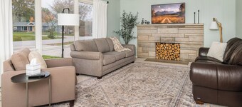 Cozy, Roomy Ranch near IU Stadiums