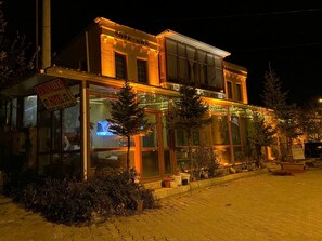 Front of property - Sinasos Arnovalley Hotel (Ürgüp)