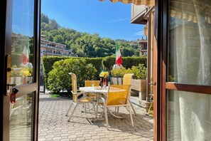 Outdoor dining - Casa del Limone, Menaggio, Italy (Menaggio)