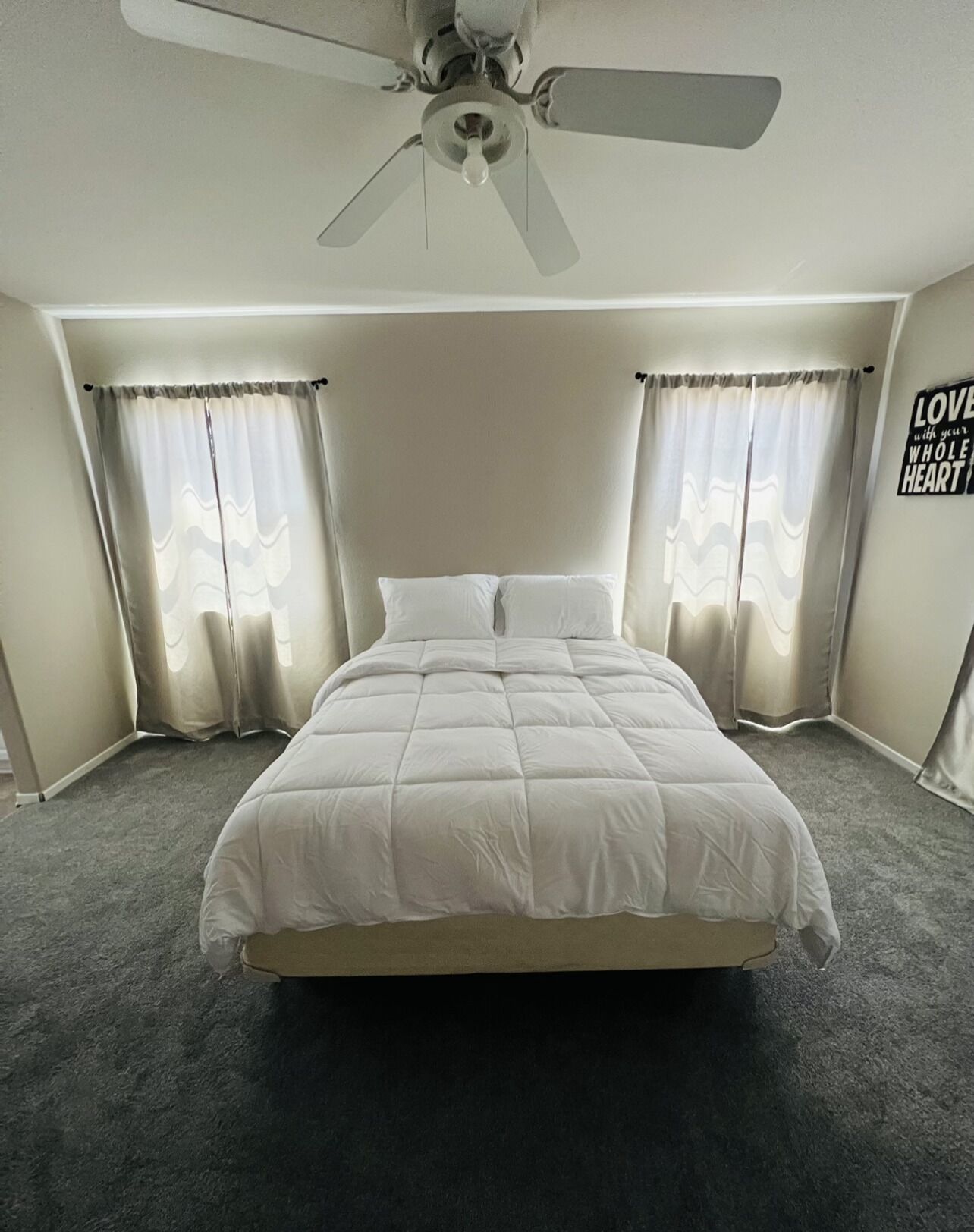 Las Lomas Home/3 Bedroom Home/2.5 bath/ Big Patio