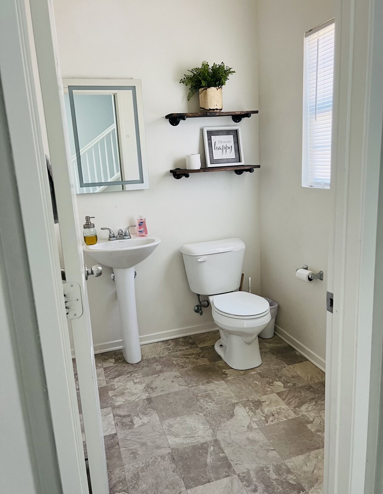 Las Lomas Home/3 Bedroom Home/2.5 bath/ Big Patio