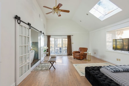 1 bedroom, desk, free WiFi, bed sheets. 1 Bedroom English Country Suite with Soaking Tub and Pool By NYC train