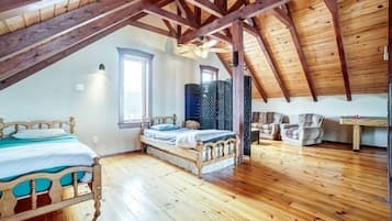 3 bedrooms, desk, free WiFi, bed sheets