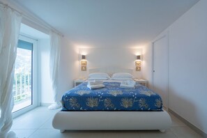 4 bedrooms, iron/ironing board, free WiFi, bed sheets - Luxury Villa Vittoria- Villa with garden, swimming pool and jacuzzi overlooking the sea (Maiori)