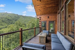 Terrace/patio - Take Me Down to "Bearadise City", a Luxurious 4 BR Cabin Nestled in the Cobbly Knob Resort! (Gatlinburg)