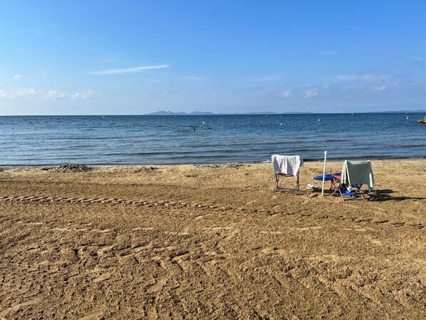 Beach - T2 cabin with sea view, 5 minutes from the beach (La Londe-les-Maures)