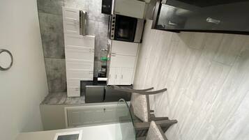 Fridge, microwave, stovetop, coffee/tea maker