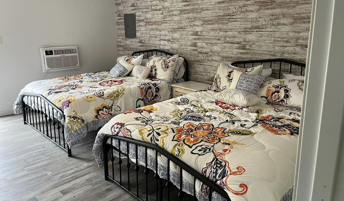 1 bedroom, bed sheets