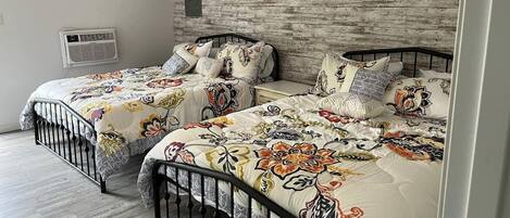 1 bedroom, bed sheets