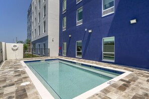 Outdoor pool - Comfort Inn & Suites New Port Richey Downtown District (New Port Richey)