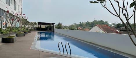 2 hồ bơi ngoài trời