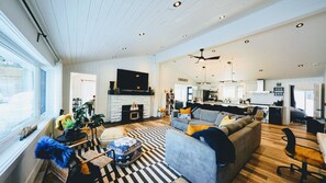 TV connectée, cheminée