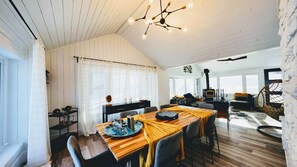 Dining - Newly Renovated Secluded Cottage (Huntsville)