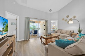 Smart TV, DVD player, foosball - Peaceful, Pet Friendly Villa | Pool & Games Room (Davenport)