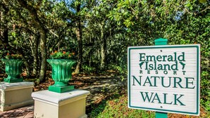 A sign for Emerald Island Resort Nature Walk. - 8 Bedroom home with pool, spa & games room near Disney (Kissimmee)
