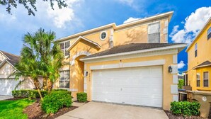 Exterior - 8 Bedroom home with pool, spa & games room near Disney (Kissimmee)