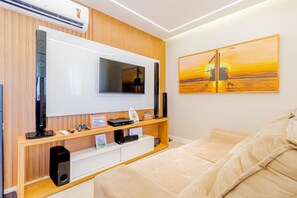Apartment | Living room | Smart TV - IT44 Belo Apto 2 Quartos - Resort Caju (Camaçari)