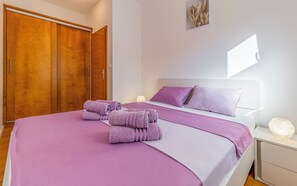 2 bedrooms, WiFi, bed sheets